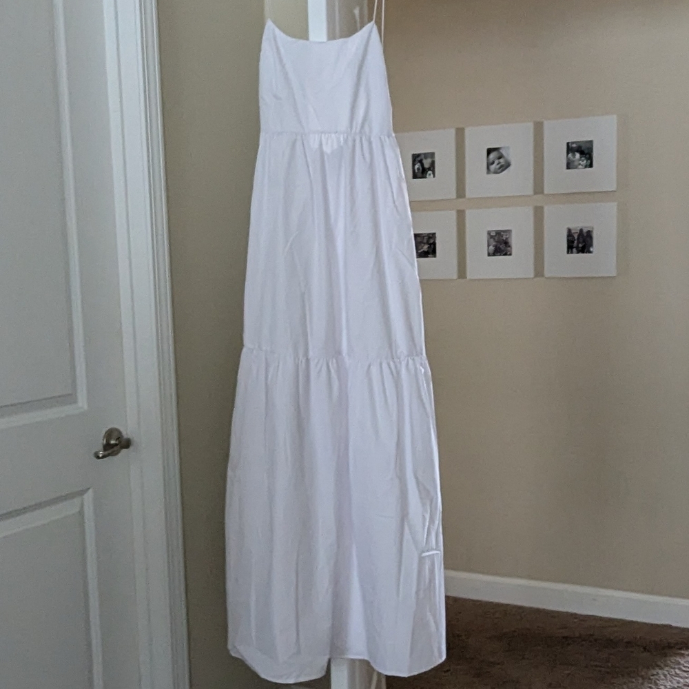 Commense White Flowing Dress